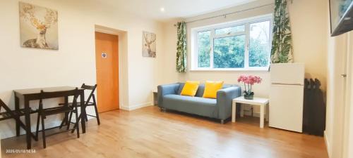 Hillingdon Apartment | Apple Garden B-4