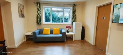 Hillingdon Apartment | Apple Garden B-4