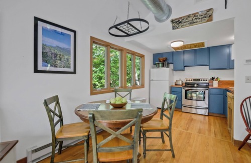 New Paltz House | Apple-Pumpkin Picking! Private 3-bedroom home bordering the Mohonk Preserve