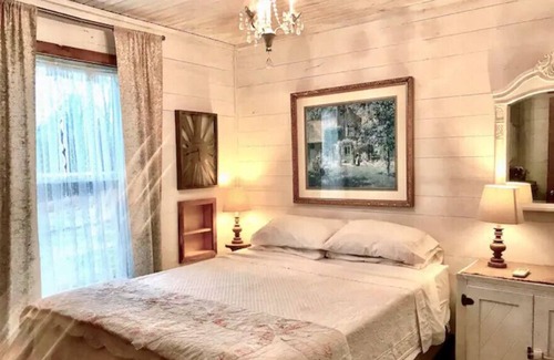Hickman Cabin | Apple Ridge Farm Guest House