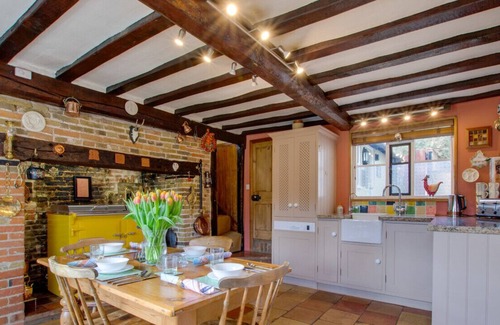 Saxlingham Nethergate House | Apple Tree Cottage - Two Bedroom House, Sleeps 4