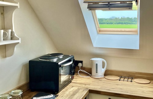 Ford Cottage | Apple Tree Barn by inspirestays.com - a cottage that sleeps 4 guests in 2 bedrooms