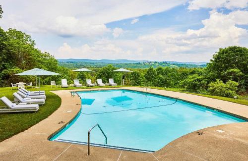 Lenox Hotel | Apple Tree Inn