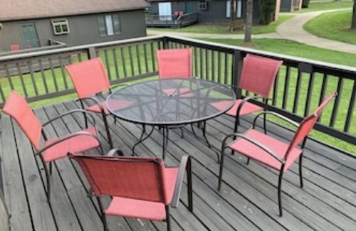 Apple Valley Condo | Apple Valley Lake, Pools, Beaches and Parks! Guest Pass Avail. for a small fee.