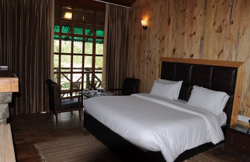 Mohal Hotel | Apple Valley Resort