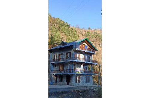 Banjar House | Apple View Home Stay, Jibhi