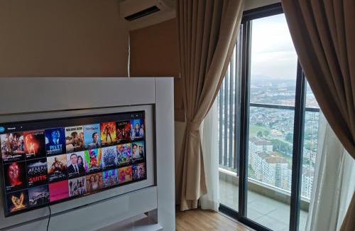 Seri Kembangan Apartment | Apple6@Menara Simfoni/Symphony Tower C180/Cheras/Netflix/TV Box/Wifi/Free Parking