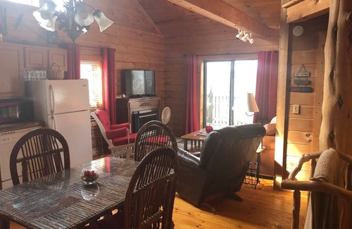 Deer Cabin | Appleseed Cabin in the Ozarks