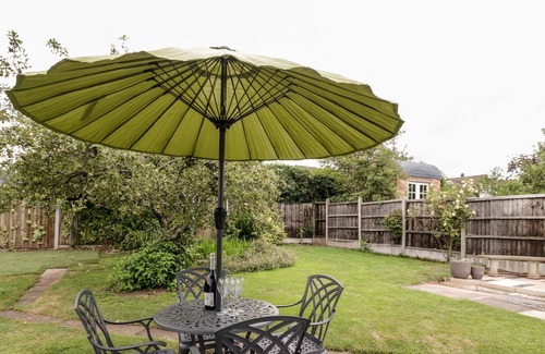Malvern House | APPLETREE HOUSE, pet friendly, with open fire in Great Malvern