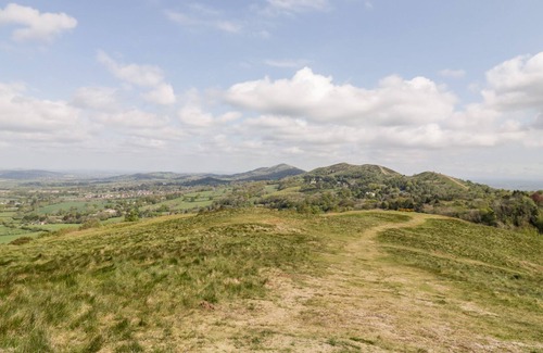 Malvern House | APPLETREE HOUSE, pet friendly, with open fire in Great Malvern