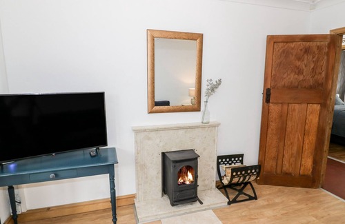 Malvern House | APPLETREE HOUSE, pet friendly, with open fire in Great Malvern