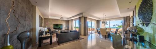 New Golden Mile Apartment | Appt 401-3-Bed-Heaven Beach-Paseo-All year heated pool-Free Bikes