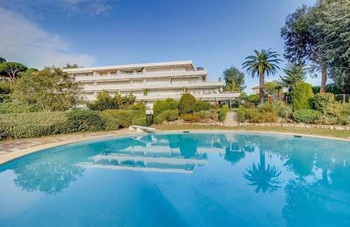 La Croix des Gardes Apartment | Appt Croix des Gardes Piscine 5 Mn plage
