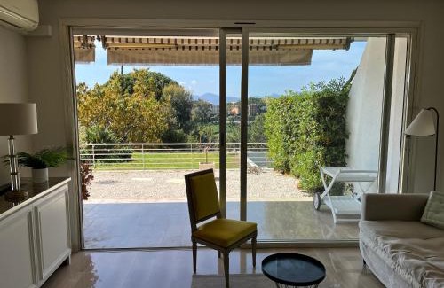 La Croix des Gardes Apartment | Appt Croix des Gardes Piscine 5 Mn plage