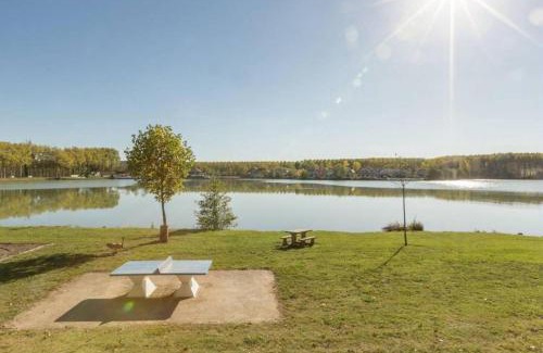 Marciac Apartment | Appt HAMEAU DU LAC avec piscine et vue sur le lac