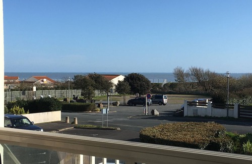 La Tranche-sur-Mer Apartment | Appt sea view at foot of grouin du cou lighthouse. La tranche sur mer