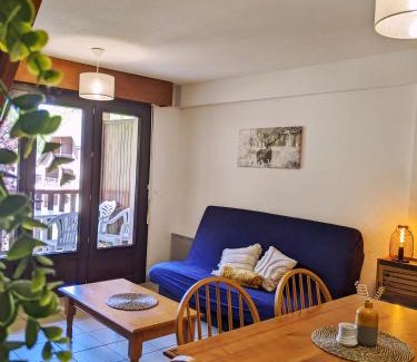 Peyragudes Apartment | Appt T3 calme bord du lac avec piscine