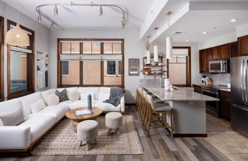 Downtown Steamboat Springs Apartment | Apres Chic at Howelsen Place condo