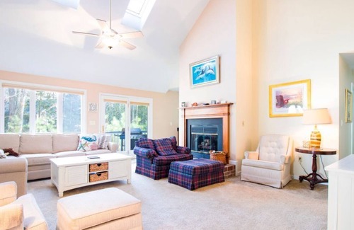 Ocean Pines House | April Home - 3 Bedrooms, 2 Baths, Sleeps 8, Non Group Rental