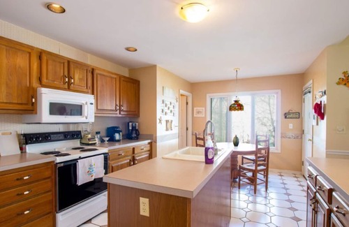Ocean Pines House | April Home - 3 Bedrooms, 2 Baths, Sleeps 8, Non Group Rental