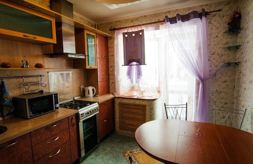 Nizhnyaya Maksakovka Apartment | April on International 166