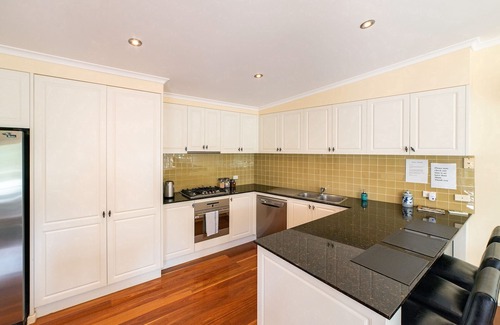 Halls Gap House | Apsley Retreat, 3br/2bth Modern Luxury in the Heart of Halls Gap