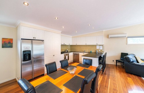 Halls Gap House | Apsley Retreat, 3br/2bth Modern Luxury in the Heart of Halls Gap