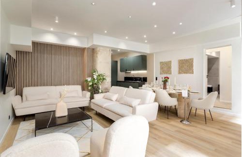 Champs-Elysees Apartment | APT 10P 160m2 WITH TERACe