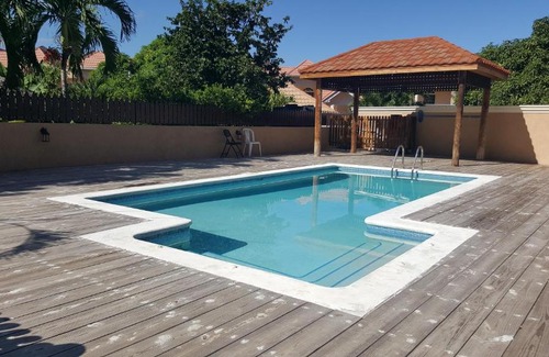 Beverly Hills Apartment | Apt 12, Executive Suites JA - Palms