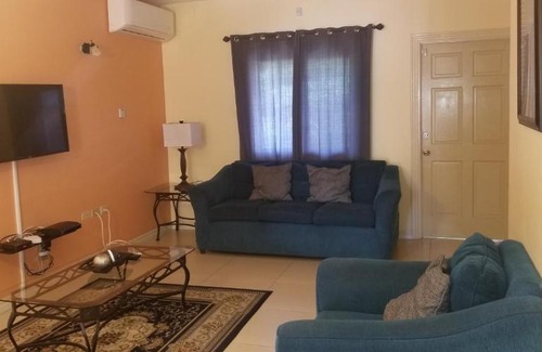 Beverly Hills Apartment | Apt 12, Executive Suites JA - Palms