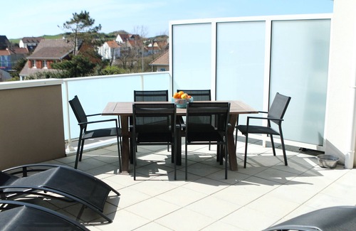 Wimereux Apartment | Apt 1st, copr on 3 floors, elevator, sheltered terrace 25M2 wind, separate wc