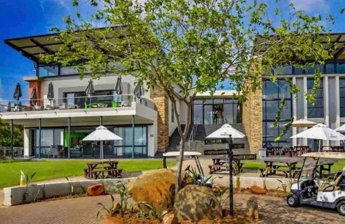 Greater Johannesburg Metropolitan Area Apartment | Apt 2 Bed in Stunning Golf Estate