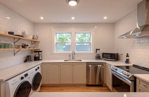 Wolfville Apartment | Apt 3 - Bright 2Bedroom Suite