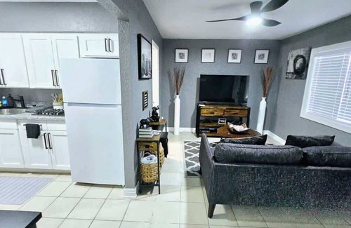 Baytown Apartment | Apt#3 Quiet comfortable place near chemical plants