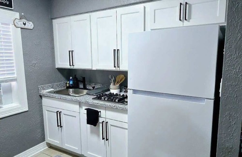 Baytown Apartment | Apt#3 Quiet comfortable place near chemical plants