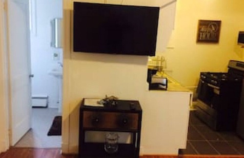 CUF Apartment | Apt #4 · Clean and Historical one bedroom apt in OTR/UC