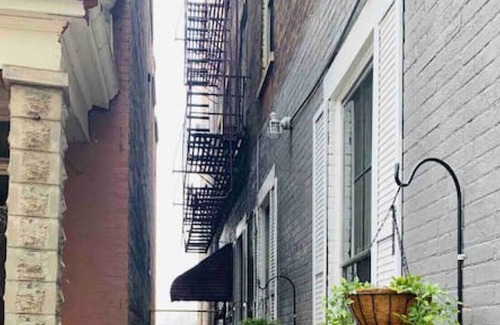 CUF Apartment | Apt #8 · Vintage Attic Loft studio near Otr/Uc