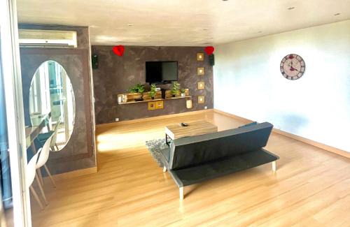 Montolivet Apartment | Apt Chic with view on Collines de Marcel Pagnol Wifi free parking and clim