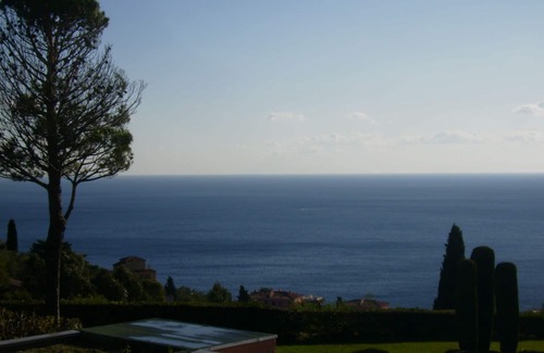 Theoule-Superieur Apartment | Apt F2 Magnificent enclosed landscaped area with sea and Estérel view, large swimming pool, ping po