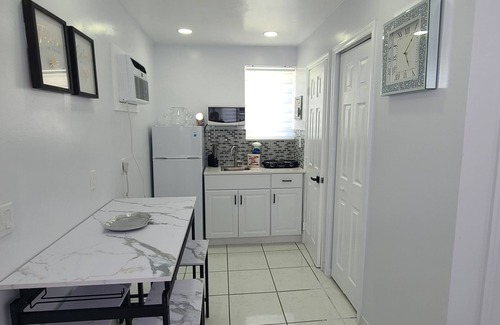 Boulevard Heights Apartment | Apt Hollywood Fl close to Hard Rock Stadium and Hard Rock Casino Guitar Hotel
