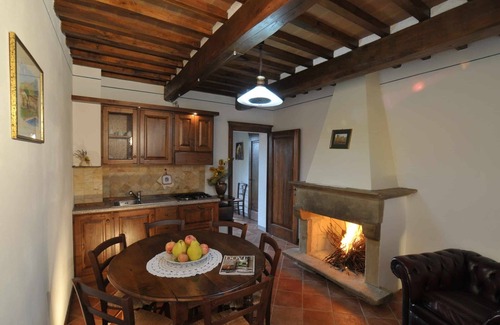 Camucia House | Apt in 19th century farmhouse near Cortona, pool, garden and beautiful views