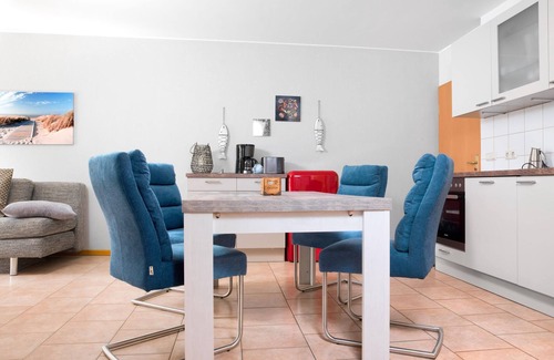 Gollwitz Apartment | Apt. LEUCHTTURMBLICK - Cozy living just 400 meters from the natural beach.