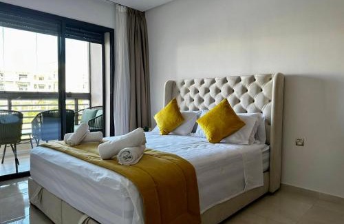 Bouznika Apartment | APT Luxueux à 5 min de la Plage avec accès Piscine