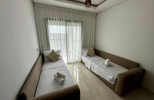 Bouznika Apartment | APT Luxueux à 5 min de la Plage avec accès Piscine