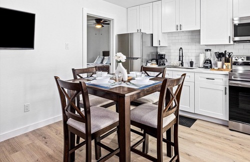 Northside House | Apt Near Midtown + Downtown | WiFi Games Pets TV