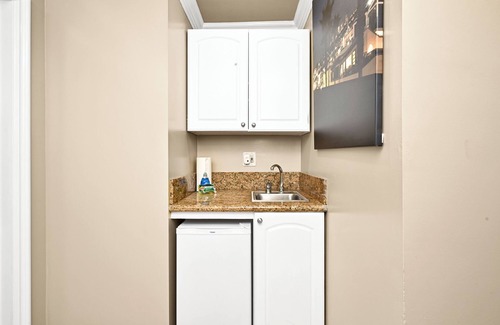 Balboa Peninsula Apartment | Apt next to Boardwalk, Pier, Beach, Dining & More