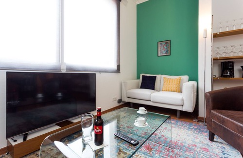 Sant Antoni Apartment | Apt. Quiet & Bright in heart of Barcelona. Fully equipped.
