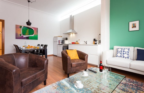 Sant Antoni Apartment | Apt. Quiet & Bright in heart of Barcelona. Fully equipped.