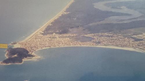 Enseada Apartment | Apto 3 quartos, 12 pessoas, ar, wifi, prox 3 praias.