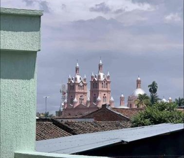 Guadalajara de Buga Apartment | Apto a 300 mts de la Basilica de Buga + Wifi